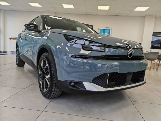 Citroen C4 1.2 PureTech MHEV MAX e-DSC Euro 6 (s/s) 5dr Hatchback Hybrid Manhatten Green with Perla Nera Black BiTone Roof
