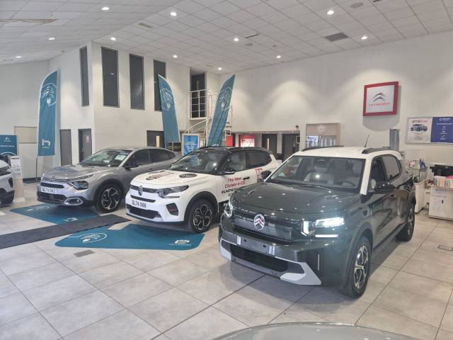 Citroen e-C3 Aircross 44kWh MAX Auto 5dr (7.4kW Charger) SUV Electric Montana Green with White Roof