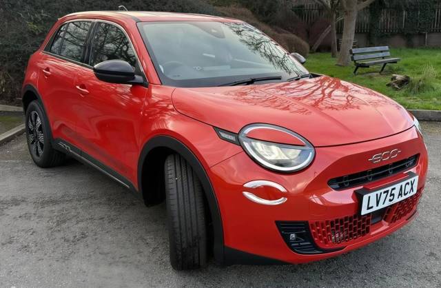 Fiat 600 1.2 MHEV e-DCT Euro 6 (s/s) 5dr SUV Hybrid Orange