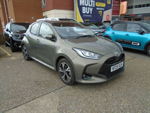Toyota Yaris 1.5 VVT-h Design E-CVT Euro 6 (s/s) 5dr Hatchback Hybrid Bronze